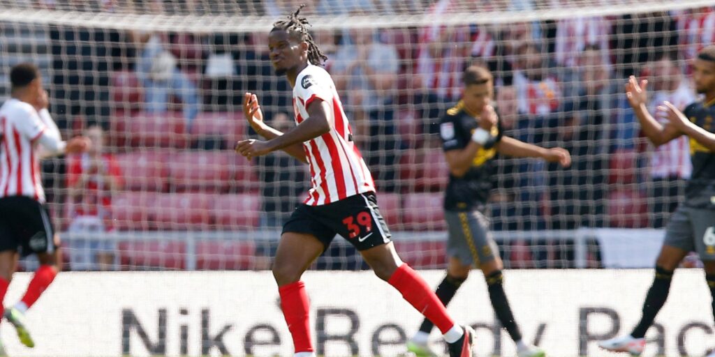 Sunderland could oust Ekwah with late move for 6 ft 7 star